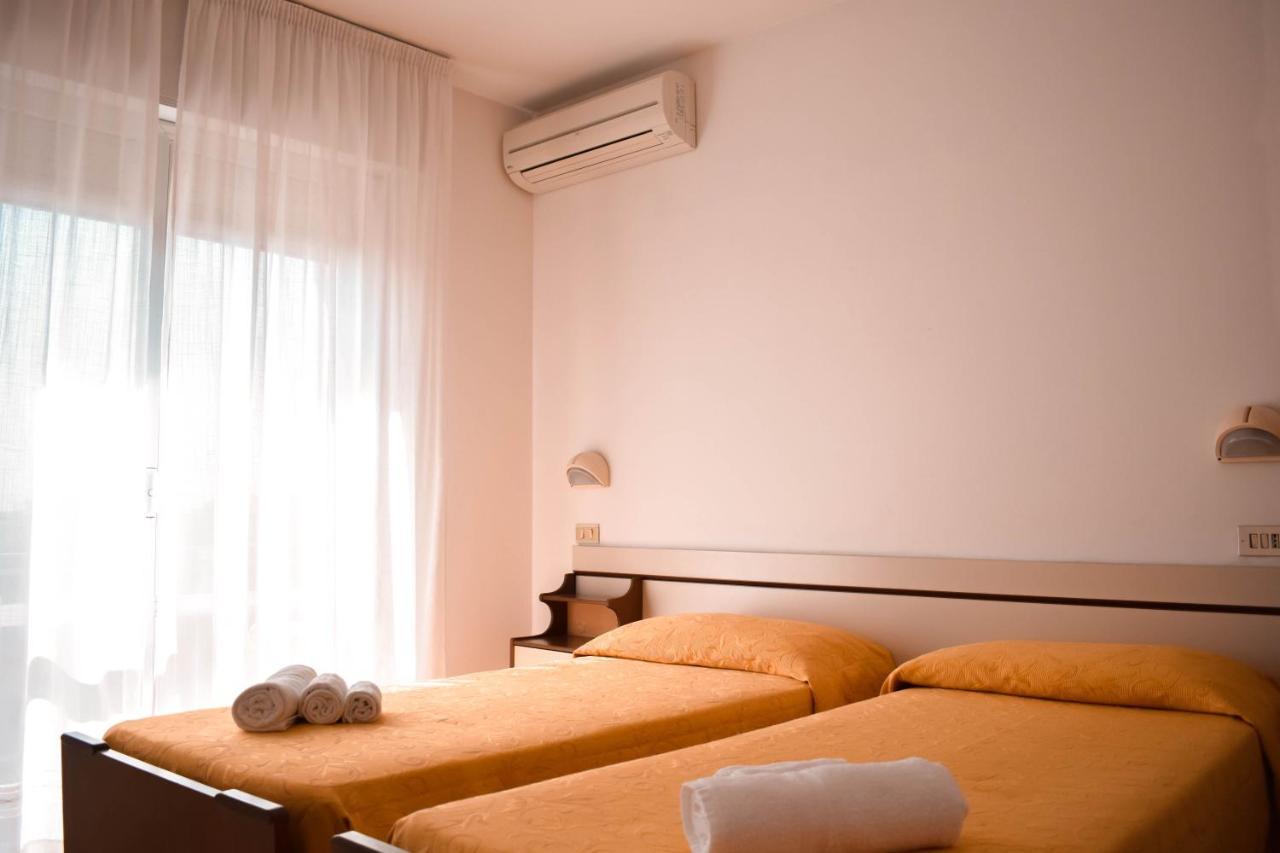 Hotel Zeus Cervia Exterior photo